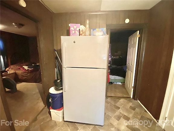 3rd image of 1586 3rd Street Dr NE