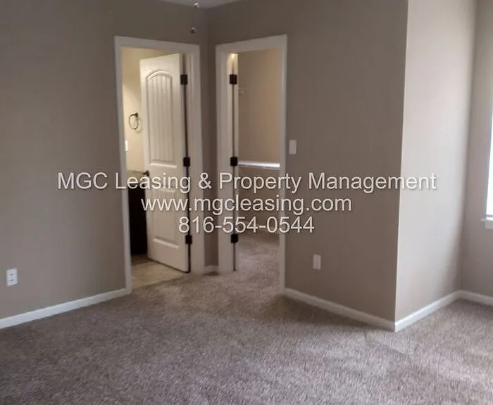 9444 N Baltimore Ave — Photo 9