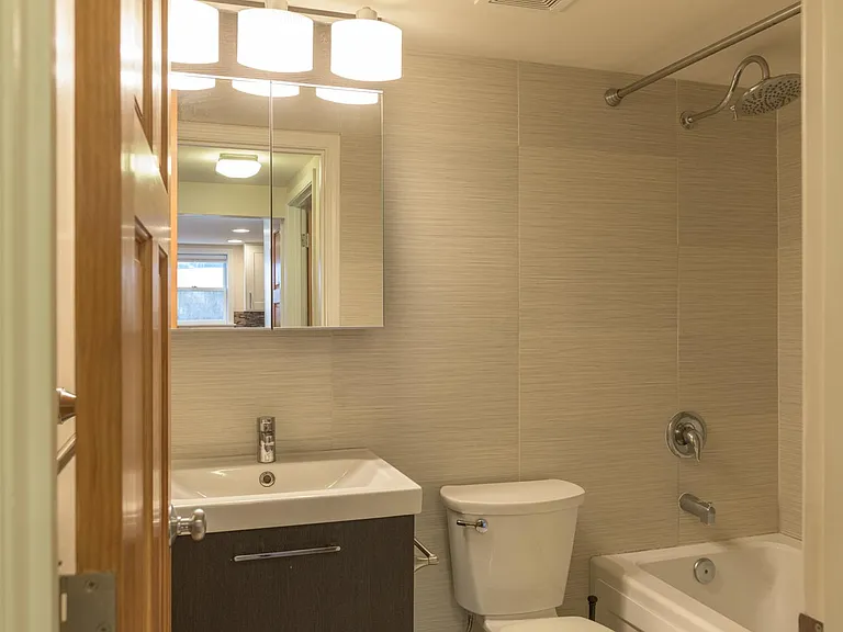 1300 W Franklin St #50 — Photo 12