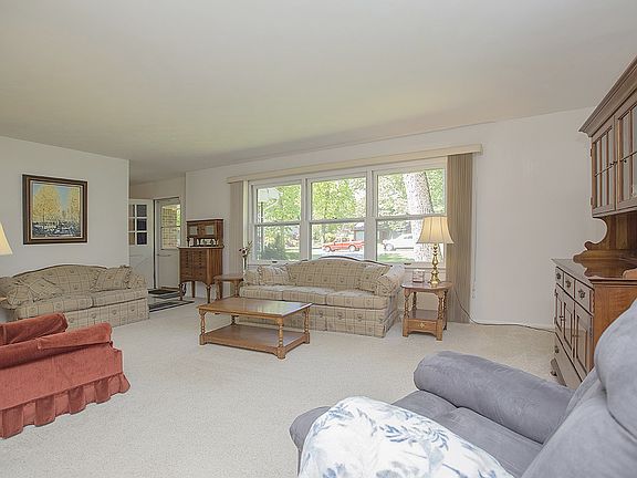 3rd image of 53288 Oakton Dr