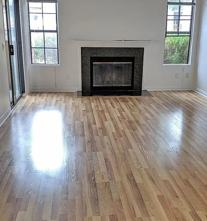 Living Room with fireplace