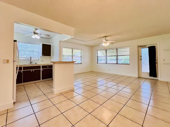 300 Camden Dr #M, West Palm Beach, FL 33417