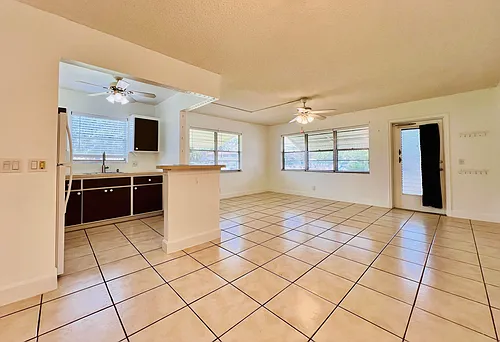 300 Camden Dr #M Photo 1