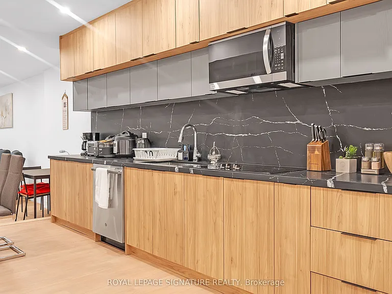 31 Edinburgh Dr — Photo 4