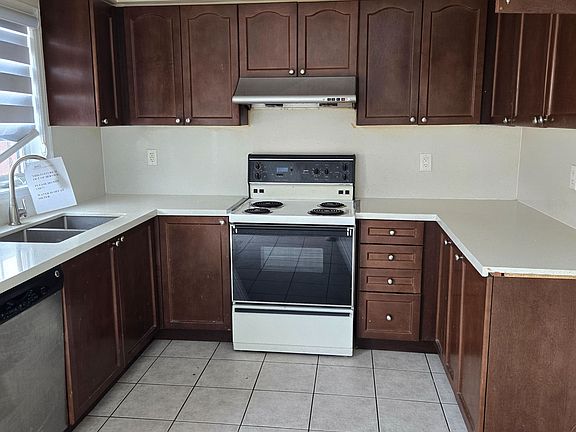 5th image of 110 Crystalview Cres