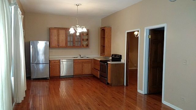 2nd image of 2425 N Clybourn Ave APT 1R