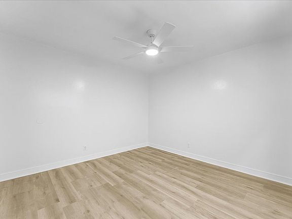 4th image of 3905 S Stevely Ave #9