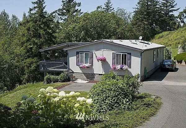 1537 Marine Drive photo 1