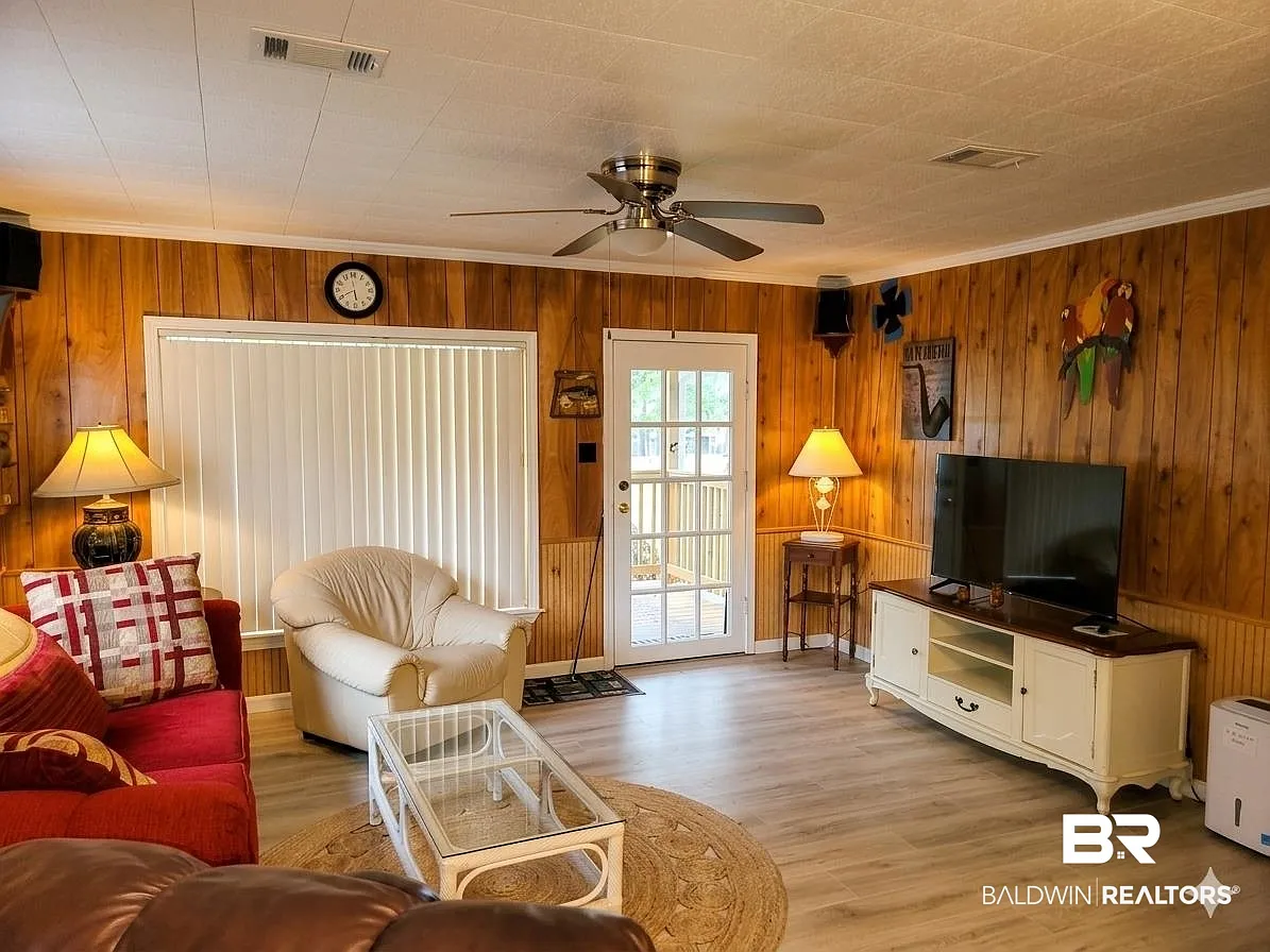 2 bed, 1.0 bath, 1040 sqft, $2,400 — Photo 4