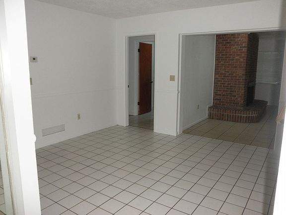 4th image of 2620 Pembrook Dr