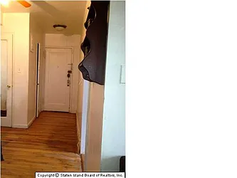 Sold by RealEstateSINY.com