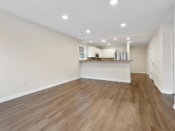 4th image of 138 Pierce Ave