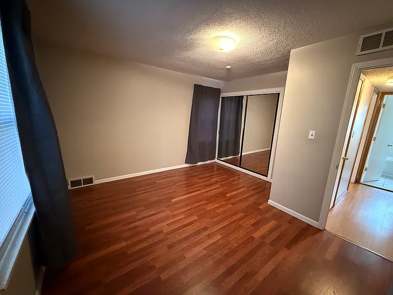 1757 Beverly Ave — Photo 6