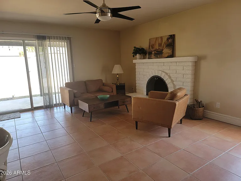 5118 E Gelding Dr — Photo 3