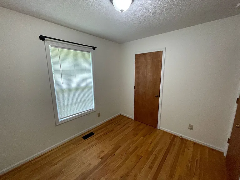 408 Sunset Dr — Photo 9