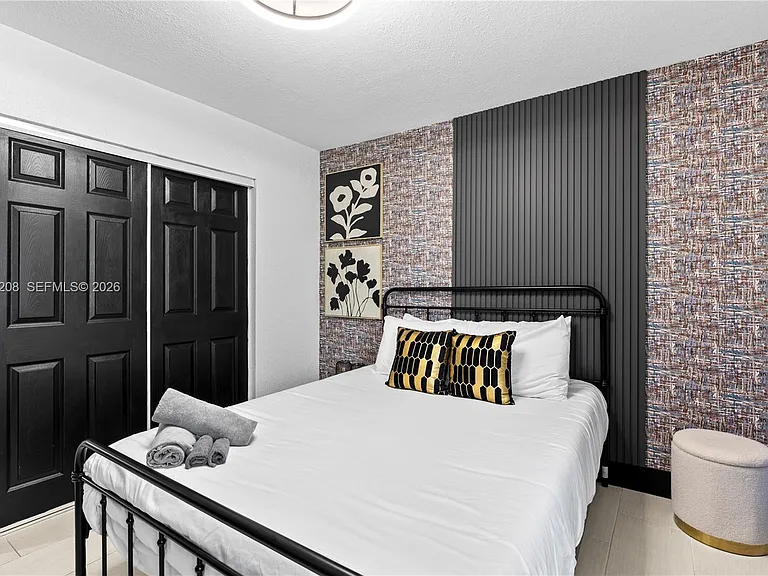 1401 SW 32nd St — Photo 33