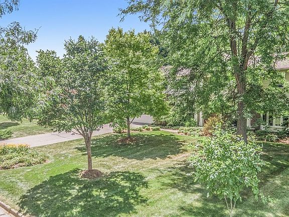 2nd image of 2733 Holyoke Ln