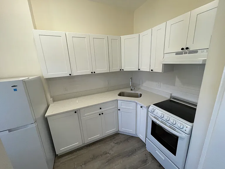 504 Beacon St — Photo 5