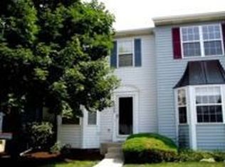 1355 Dunham Ct, Geneva, IL 60134