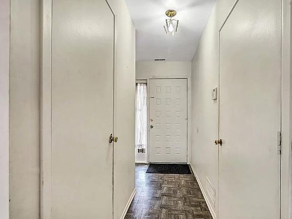 Main front entrance. All new flooring!