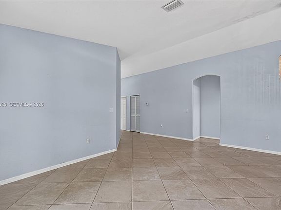 4th image of 2073 SE 13th St