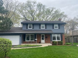 1332 Prairie Lawn Rd, Glenview, IL 60026