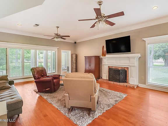 3rd image of 12633 Oak Forest Dr