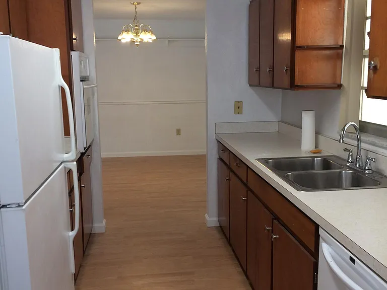 1351 Almond St — Photo 6