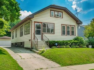 1032 5th St, Aurora, IL 60505