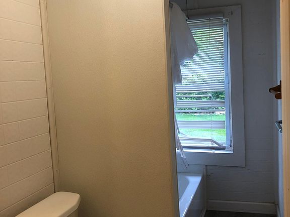 3rd image of 129 Hammond St #2