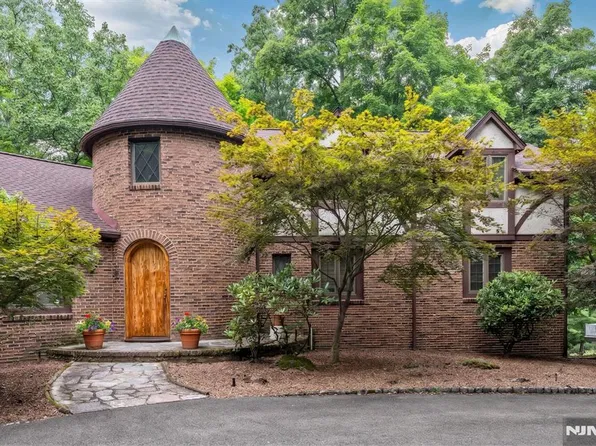 100 Cheyenne Way, Wayne, NJ 07470