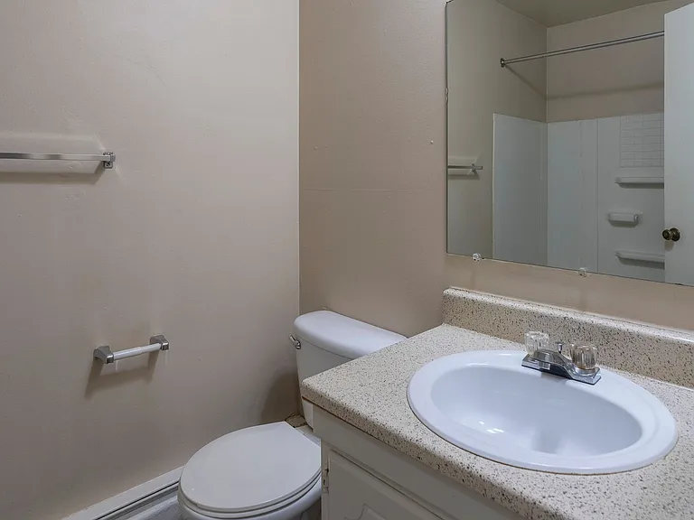 Oak Valley Apartments — Photo 31