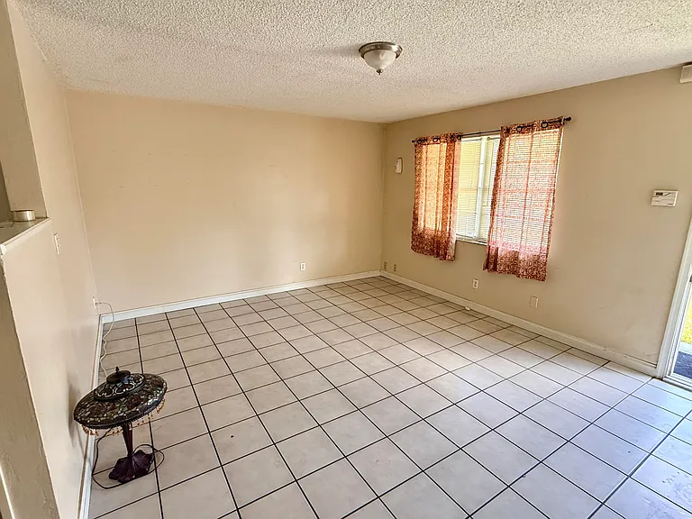 6885 SW 16th Ct — Photo 2