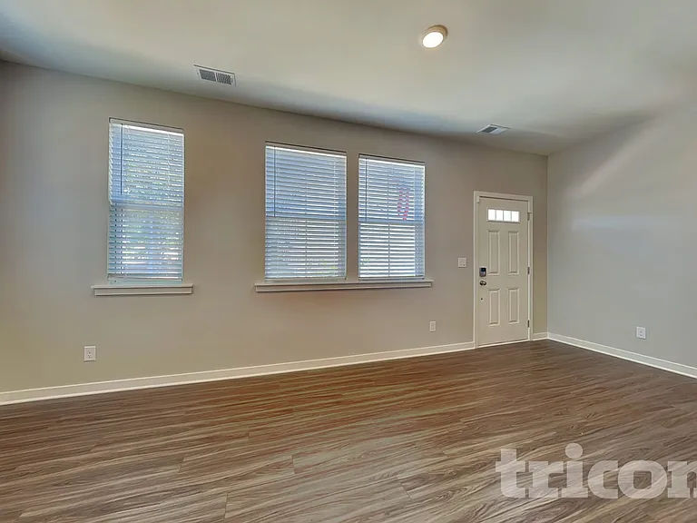 13869 Hill St — Photo 2
