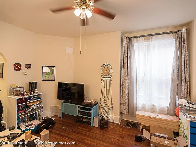 Livingroom (view north at west end)