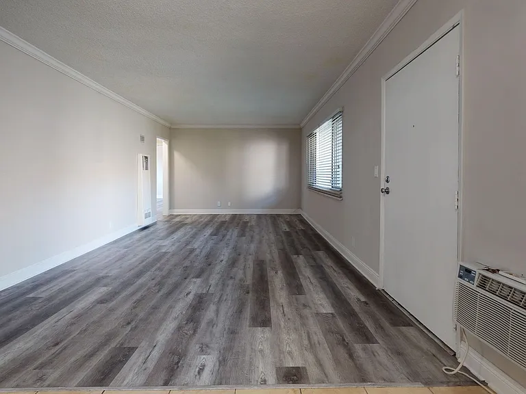 Stanley Gardens Apts - Spacious, Bright and Beatiful One Bedroom! CALL NOW! — Photo 8