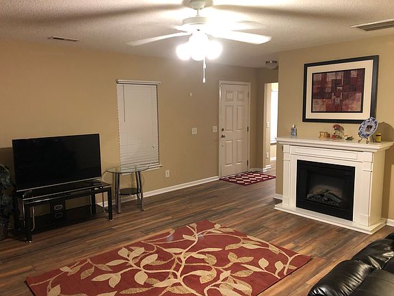 5th image of 122 Breezeway Ln