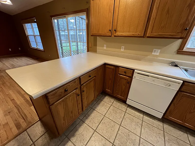 161 Shadowview Dr — Photo 9