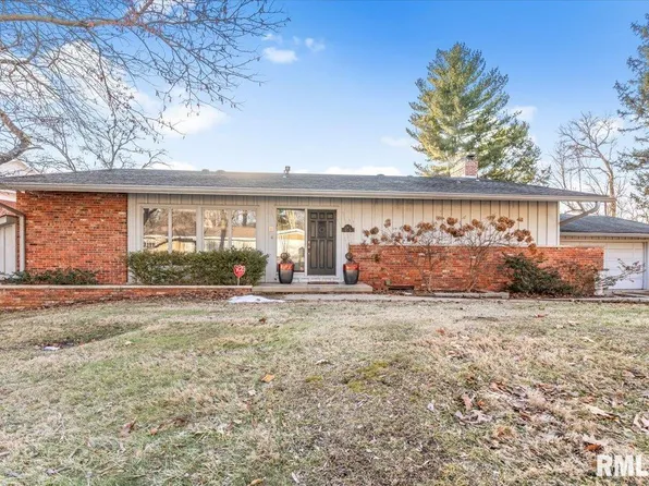 9 Pine Tree Dr, Leland Grove, IL 62704