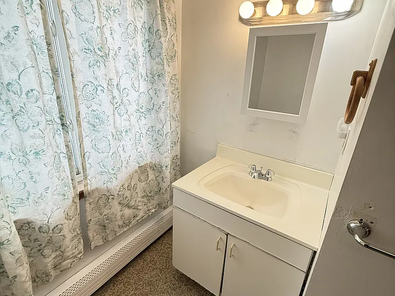 12A Hammond St #A — Photo 8