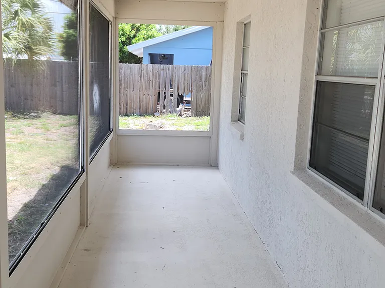205 14th St W — Photo 9