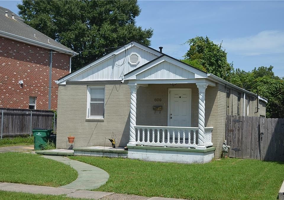 2nd image of 609 Glenwood Dr
