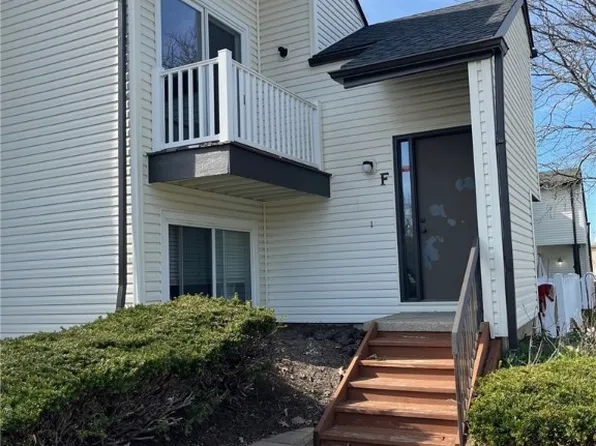 9036 Portage Pointe Dr, Streetsboro, OH 44241