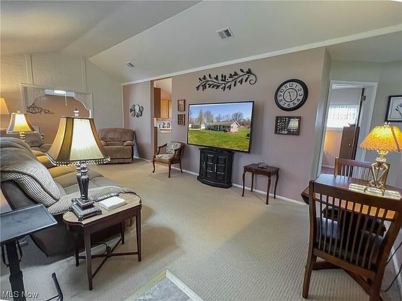 4th image of 3019 Bainbridge Ave