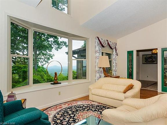 4th image of 1056 High Vista Dr