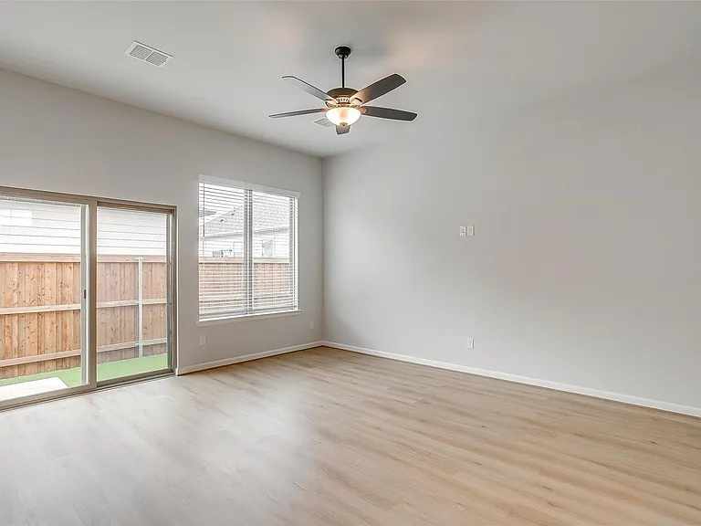 10434 Peonia St — Photo 20