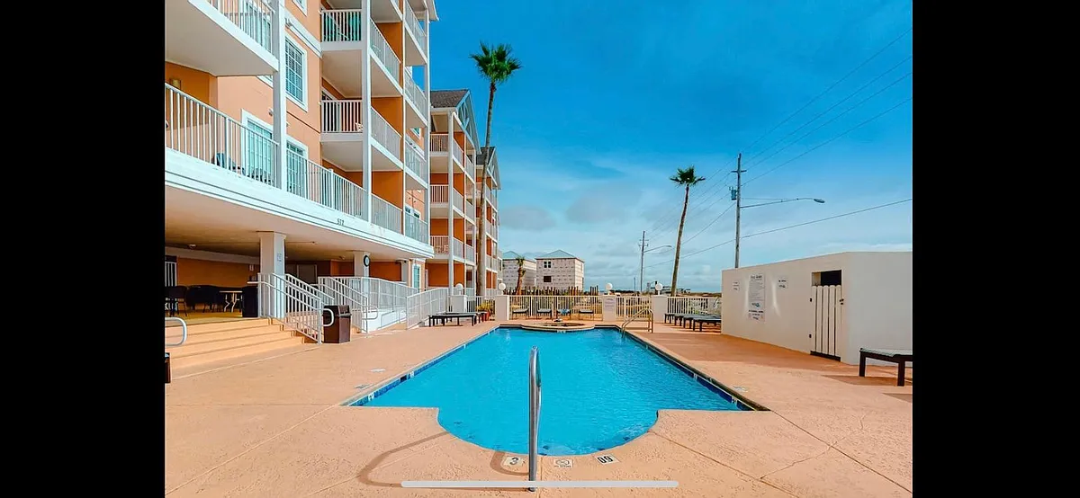 Building Photo - 572 E Beach Blvd #210