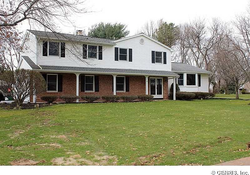 1st image of 4 Woodhaven Dr