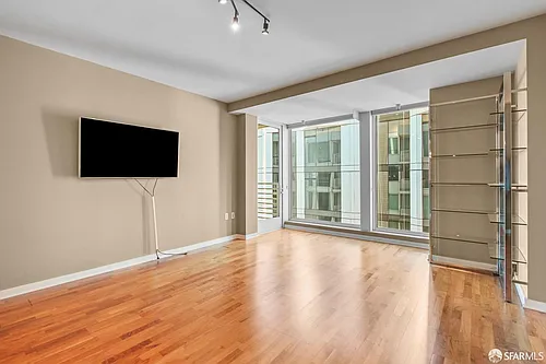 555 4th St Photo 1