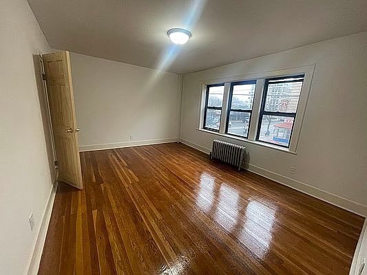 4th image of 2921 21st Ave APT B3